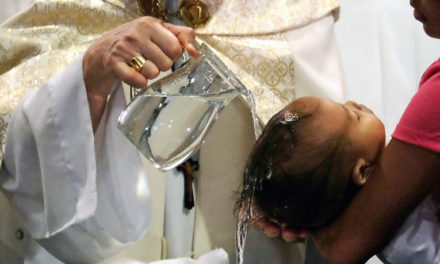 Cardinal Tagle leads baptism of 400 kids from poor families
