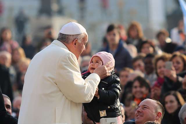 Love must be core of family life, Pope says ahead of World Meeting of Families