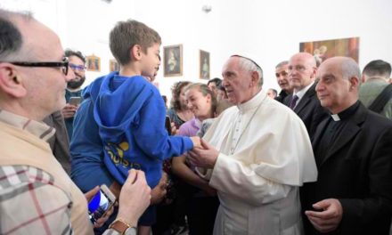 Continuing ‘Mercy Friday’ practice, pope visits center for the blind