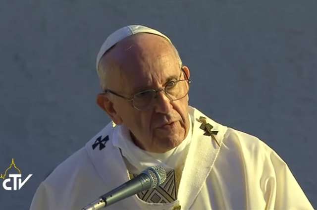 Always act with gentleness and respect, Pope Francis says