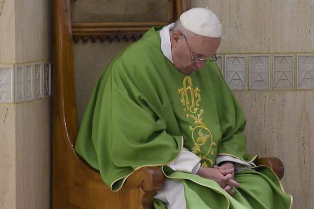 Pope Francis warns against flattery and deceit