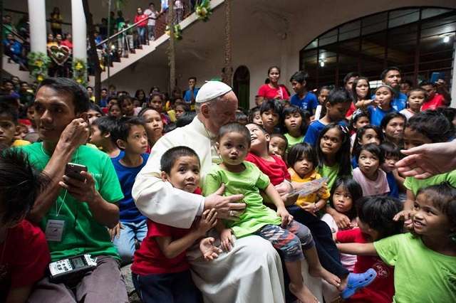 For first World Day of the Poor, Francis encourages personal encounter