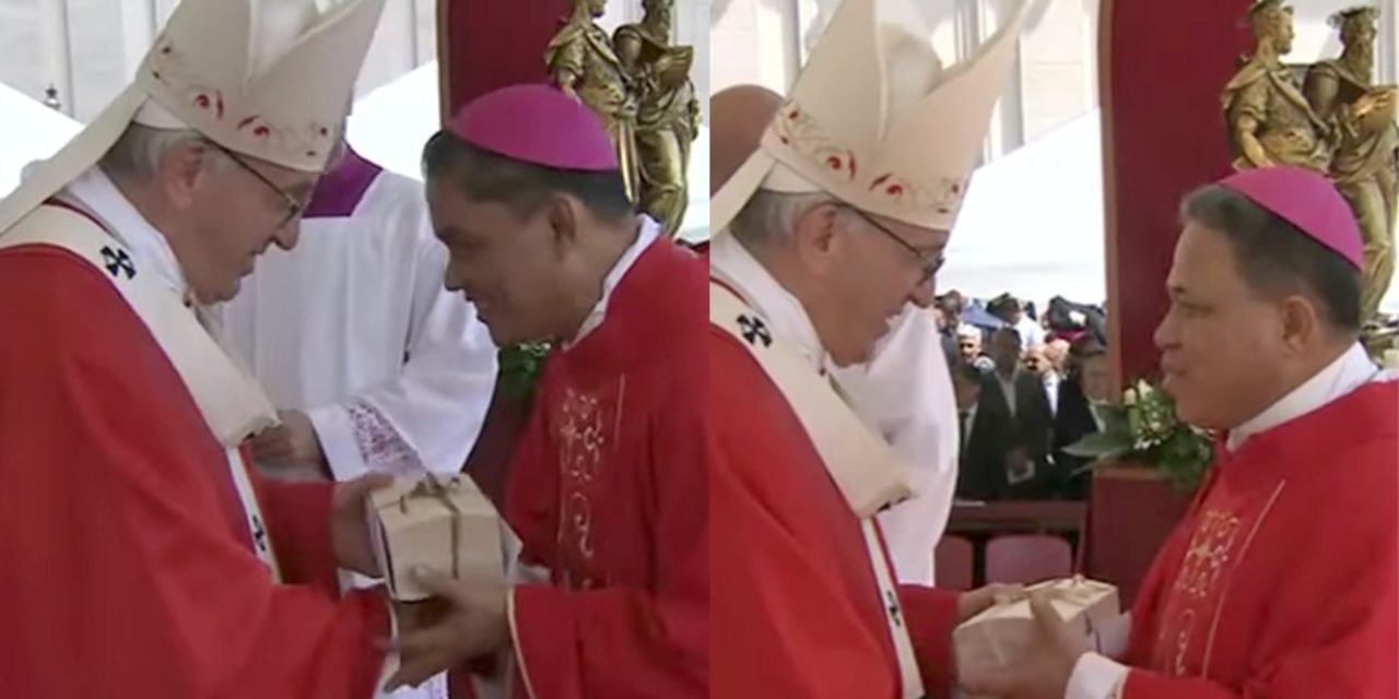 Archbishops Garcera, Jumoad receive pallium from Pope Francis