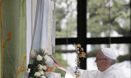 Pope entrusts to Mary victims of disasters, conflict, social tension