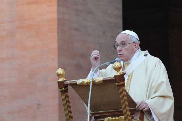 Let Church teaching pervade your work, Pope Francis tells Catholic politicians