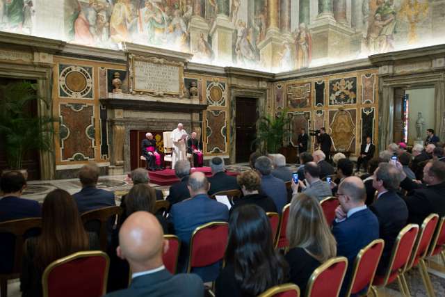 Don’t sacrifice justice and family for efficiency, Pope tells business leaders