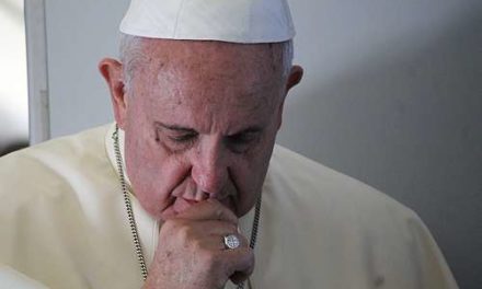 Pope prays for victims of massive earthquake on Iran-Iraq border