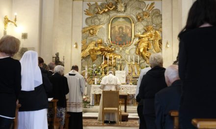 Pope leads rosary for peace at Rome shrine