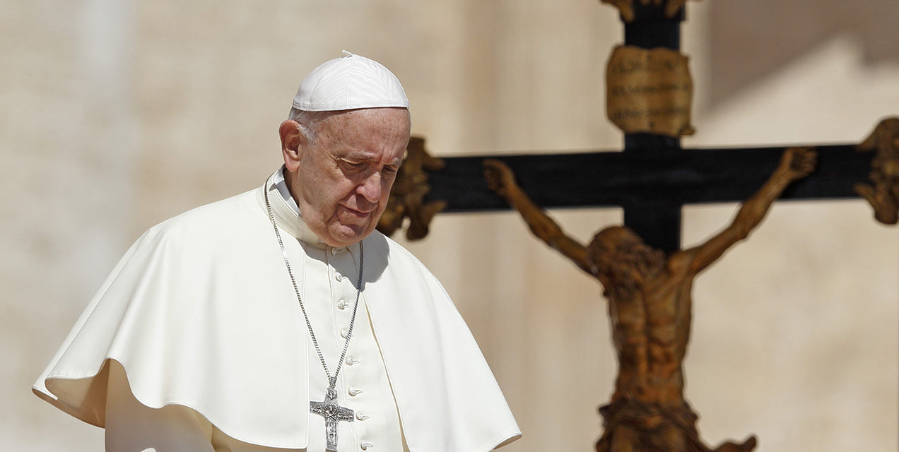 Parishes grow only when people are welcomed, heard, pope says