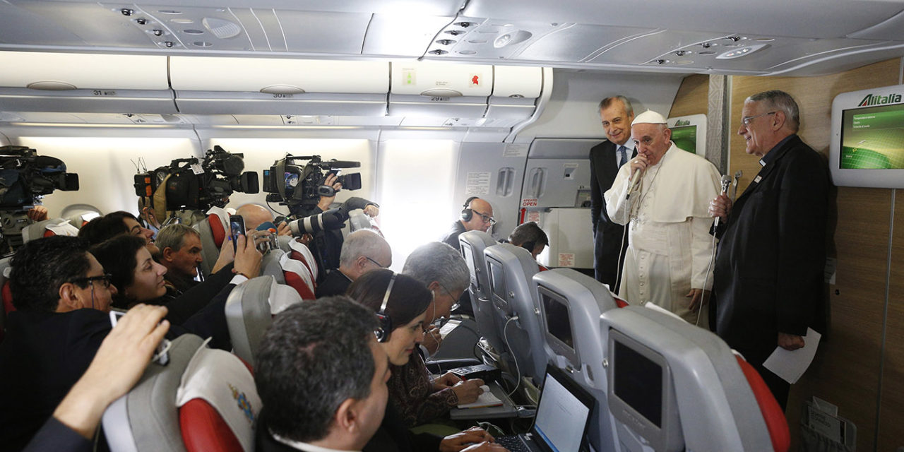 Pope to journalists: Be responsible, avoid ideological warfare