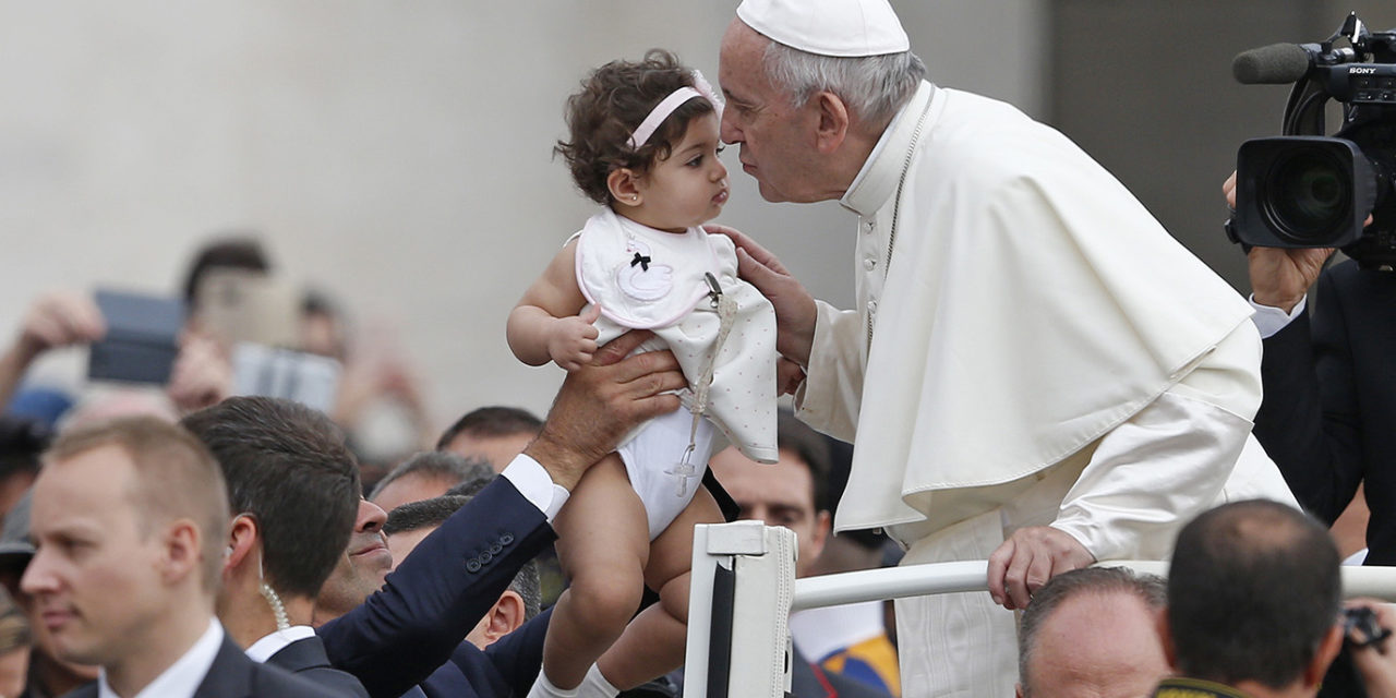 Be grateful to parents, never insult them, pope says