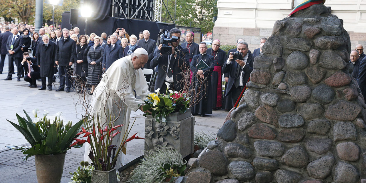 Pope in Lithuania: Don’t let anti-Semitism, hatred resurge