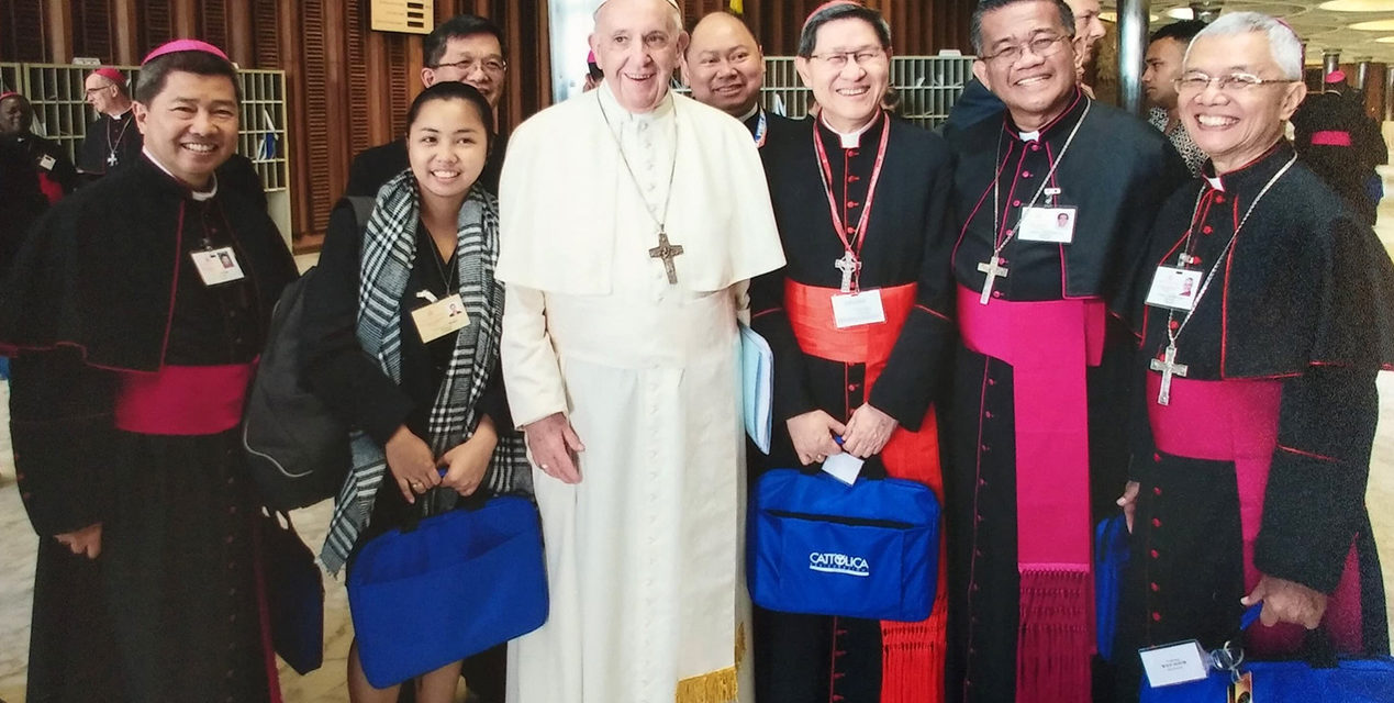 Pope Francis with PH youth synod participants