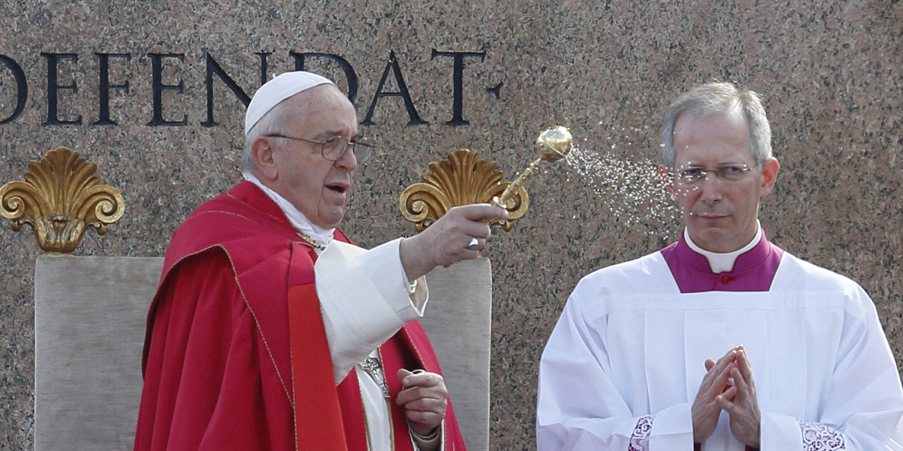 Embrace the cross, trust God will triumph, pope says on Palm Sunday