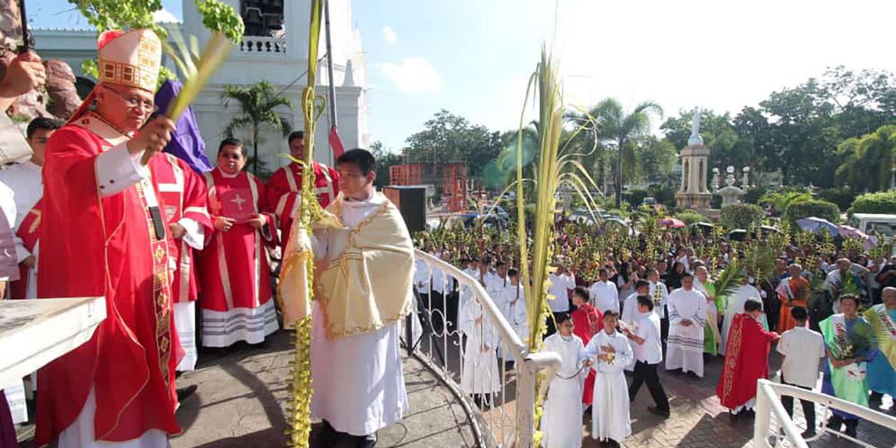 Archbishop Palma leads Palm Sunday celebration in Cebu