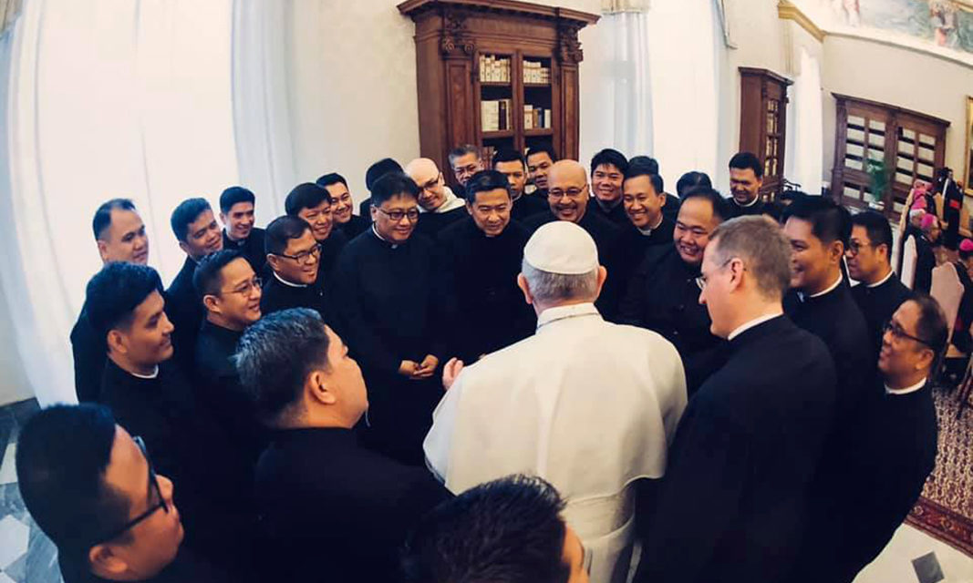 Pope’s humility astounds Pinoy priests