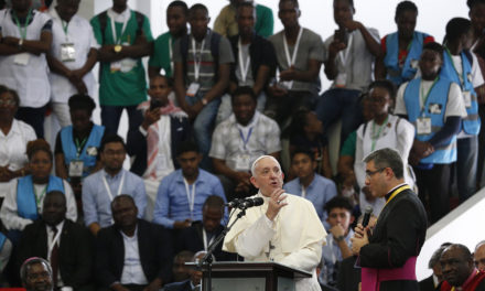 Pope in Mozambique talks peace, politics and young people’s dreams