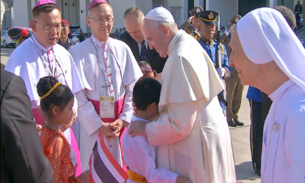 Pope concludes visit to Thailand, departs for Japan