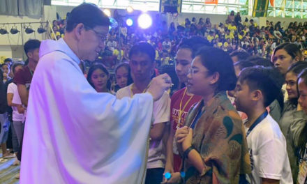 Bishop to youth: Give more time to Jesus than on your cellphones