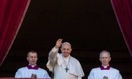 Pope Francis on Christmas: Christ’s light is greater than the darkness of world’s conflicts