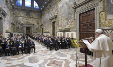 Amid threat of war, world must not give up hope, pope tells diplomats