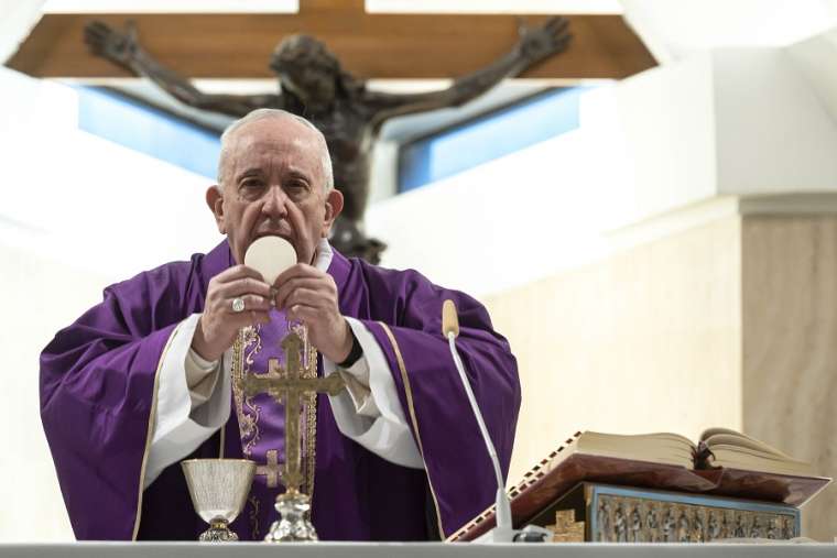 Pope urges priests to bring Eucharist to sick during Italy coronavirus quarantine