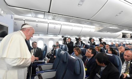 Pope Francis urges Catholic media to help young tell good from evil