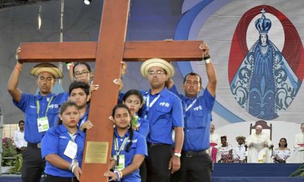 World Youth Day cross given to Portoguese youth ahead of international gathering