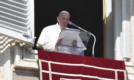 Pope Francis honors sacrifice of medical workers who died in coronavirus pandemic