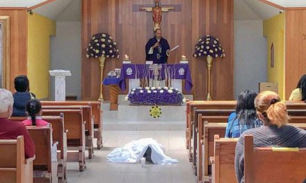 Man dies on his knees in front of altar in Mexico City church