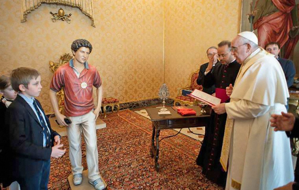 Pope Francis blesses Carlo Acutis statue for orphanage in Egypt