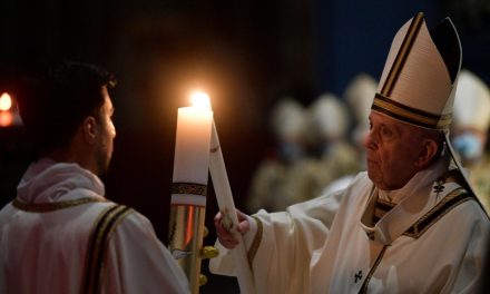 Pope Francis at Easter Vigil: ‘The Risen Lord loves us without limits’