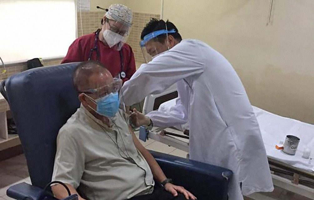 Cardinal Advincula gets fully vaccinated against Covid-19