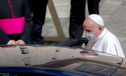 Pope Francis to spend week recovering in hospital after intestinal surgery
