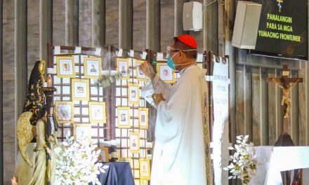 Cardinal Advincula honors Covid-19 frontliners