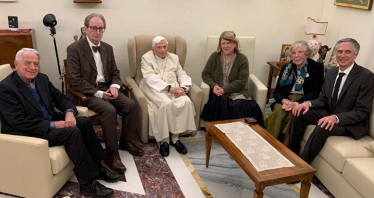 Benedict XVI meets with recipients of the Ratzinger Prize