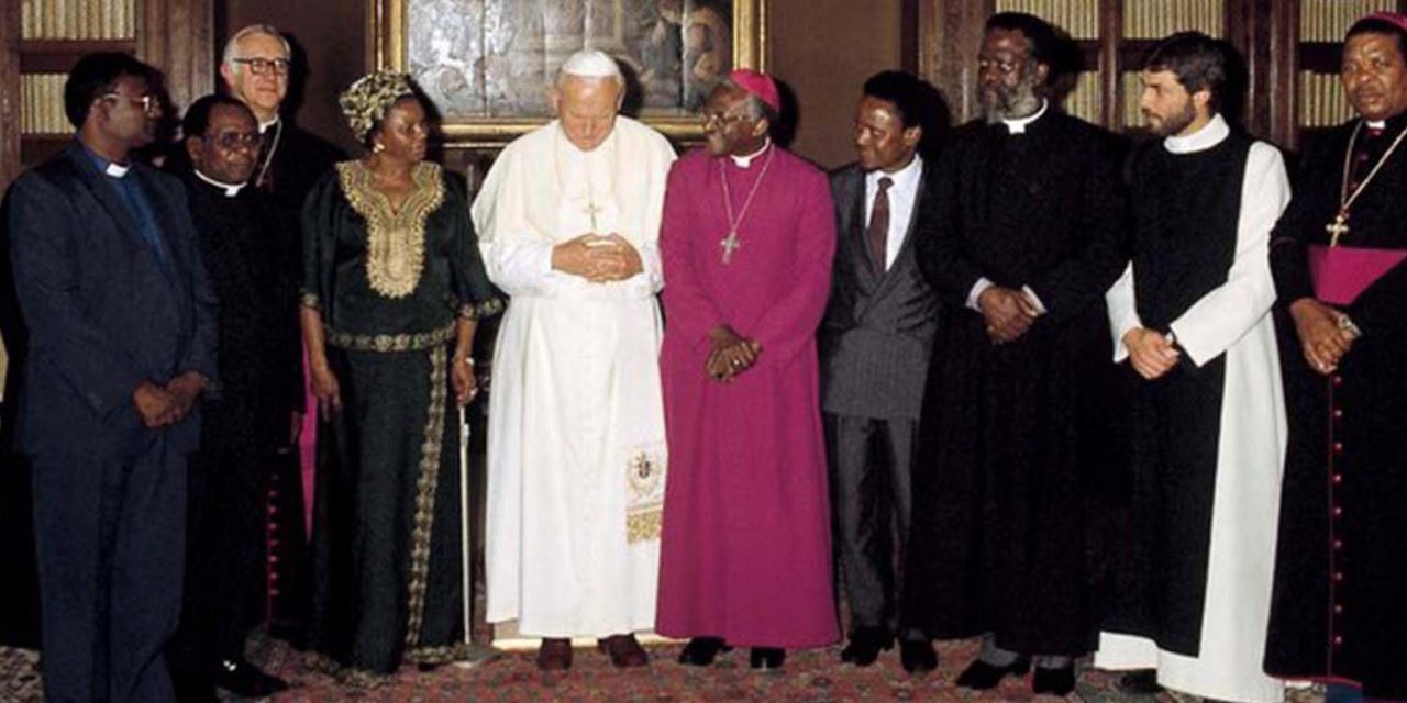 Pope Francis sends condolences for death of Desmond Tutu