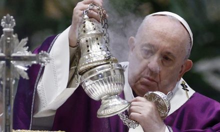 Pope Francis cancels Ash Wednesday Mass, trip to Florence due to knee pain