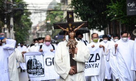 Manila clergy take the streets to pray for country’s healing