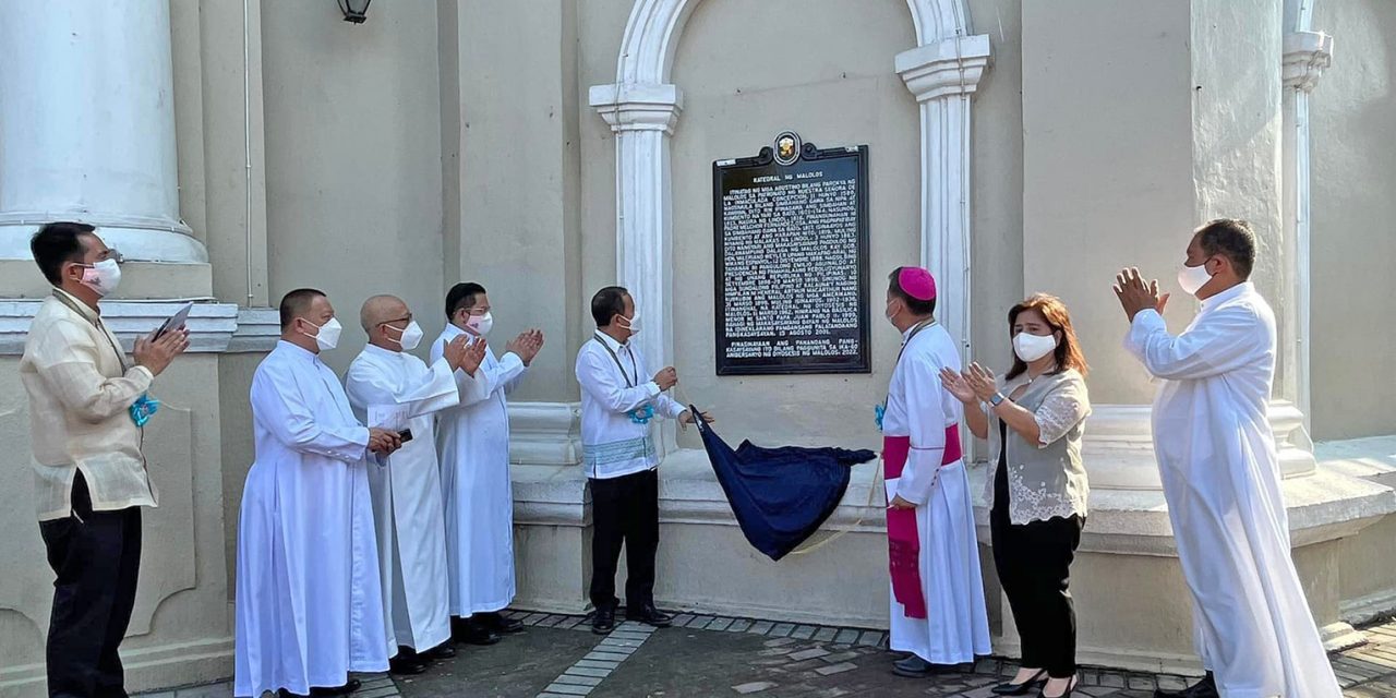 Historical markers honor Malolos Cathedral