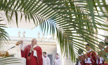 Pope Francis calls for an ‘Easter truce’ in Ukraine on Palm Sunday 2022