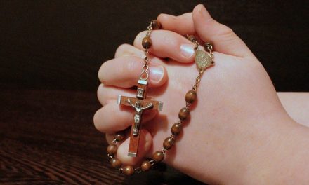 Bishops urge Catholics to pray the rosary from April 30 to election day