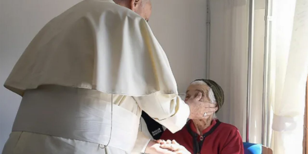 Pope Francis invites grandparents to join a ‘spiritual and non-violent revolution’