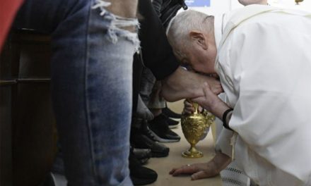 Pope Francis washes feet of young inmates on Holy Thursday 2023