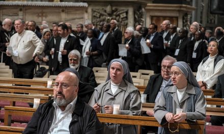 Synod vows to listen more to ‘everyone, starting with the poorest,’ in ‘Letter to People of God’