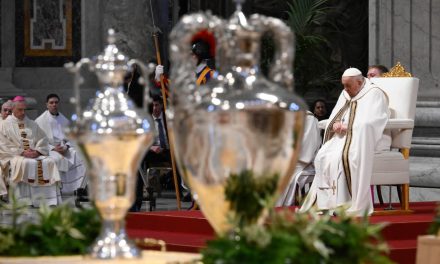On Holy Thursday, Pope Francis asks priests to weep over their sins