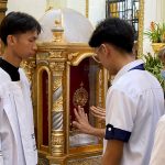 ‘A heart in love with the Lord will not   be corrupted,’ bishop tells youth