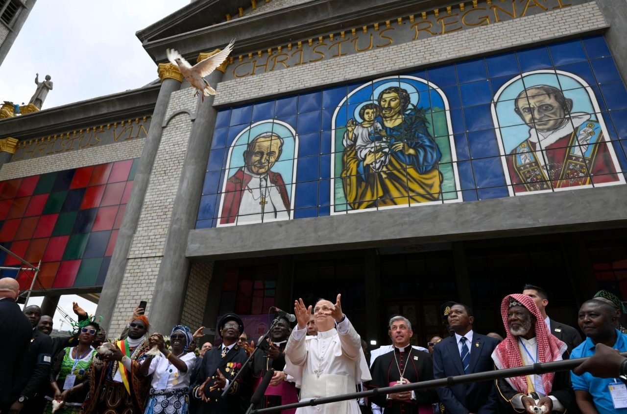 Pope Leo XIV in Cameroon urges Christians and Muslims to heal wounds of ...