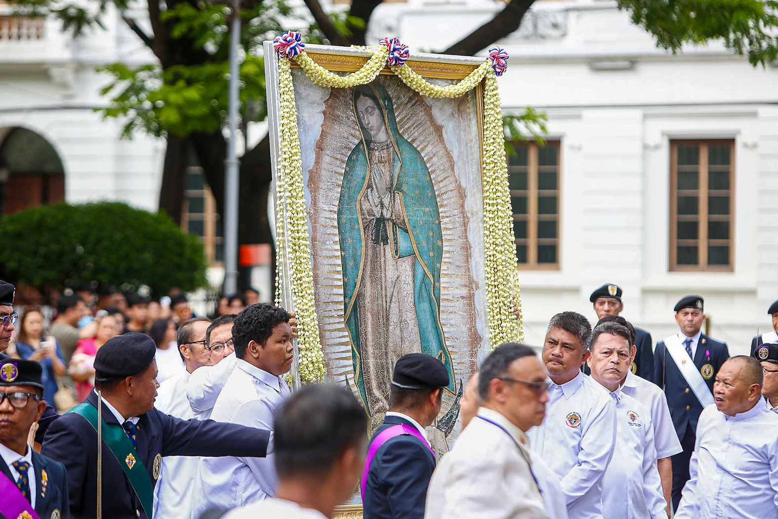 Guadalupe image starts Philippines pilgrimage; Marcos leads consecration