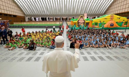Pope: Technology should serve friendships, not replace them